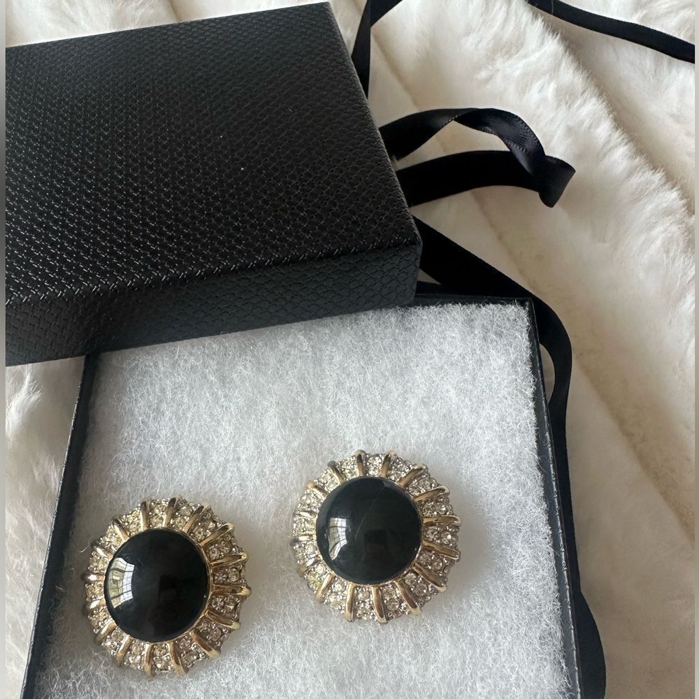 St John Elegant Black and Gold Vintage Earrings - Picture 5 of 5